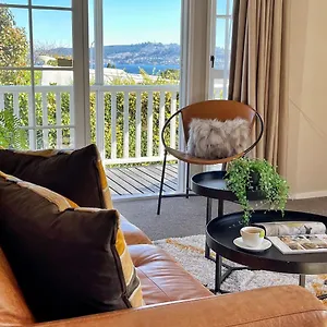 Holiday home 2mins To Lakefront Family Retreat