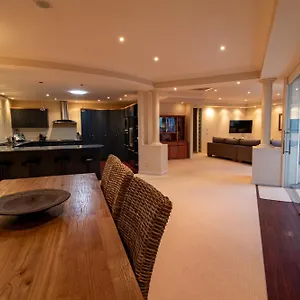 Apartment Large Luxury Located Right In Town