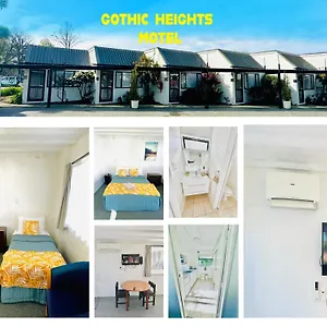 Motel Gothic Heights ****