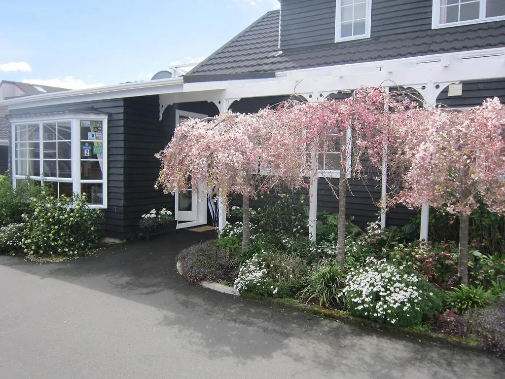 ****  Cottage Mews Motel Taupo New Zealand