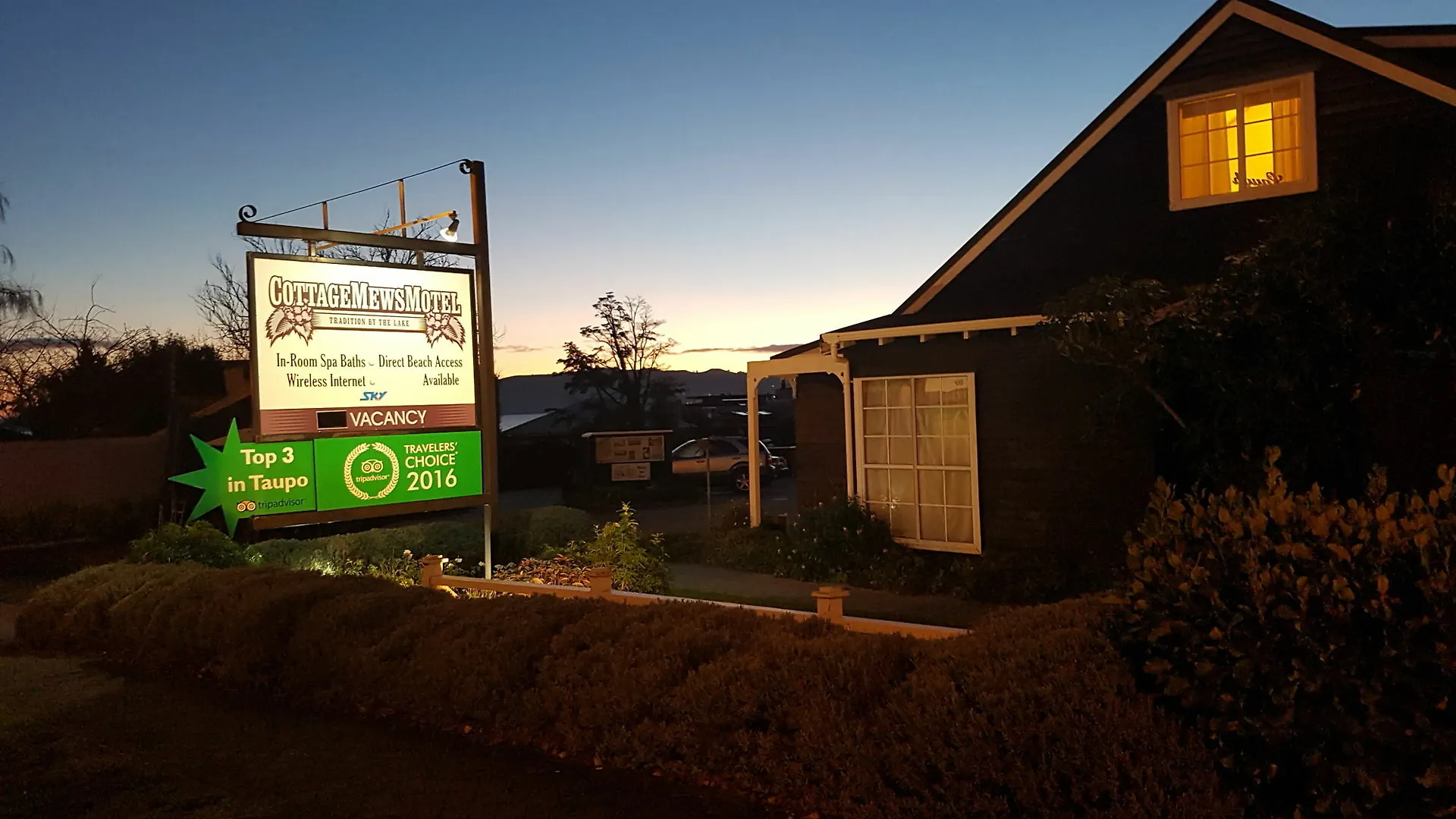 ****  Cottage Mews Motel Taupo New Zealand